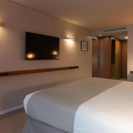 Dazzler By Wyndham Montevideo Hotel Exterior photo